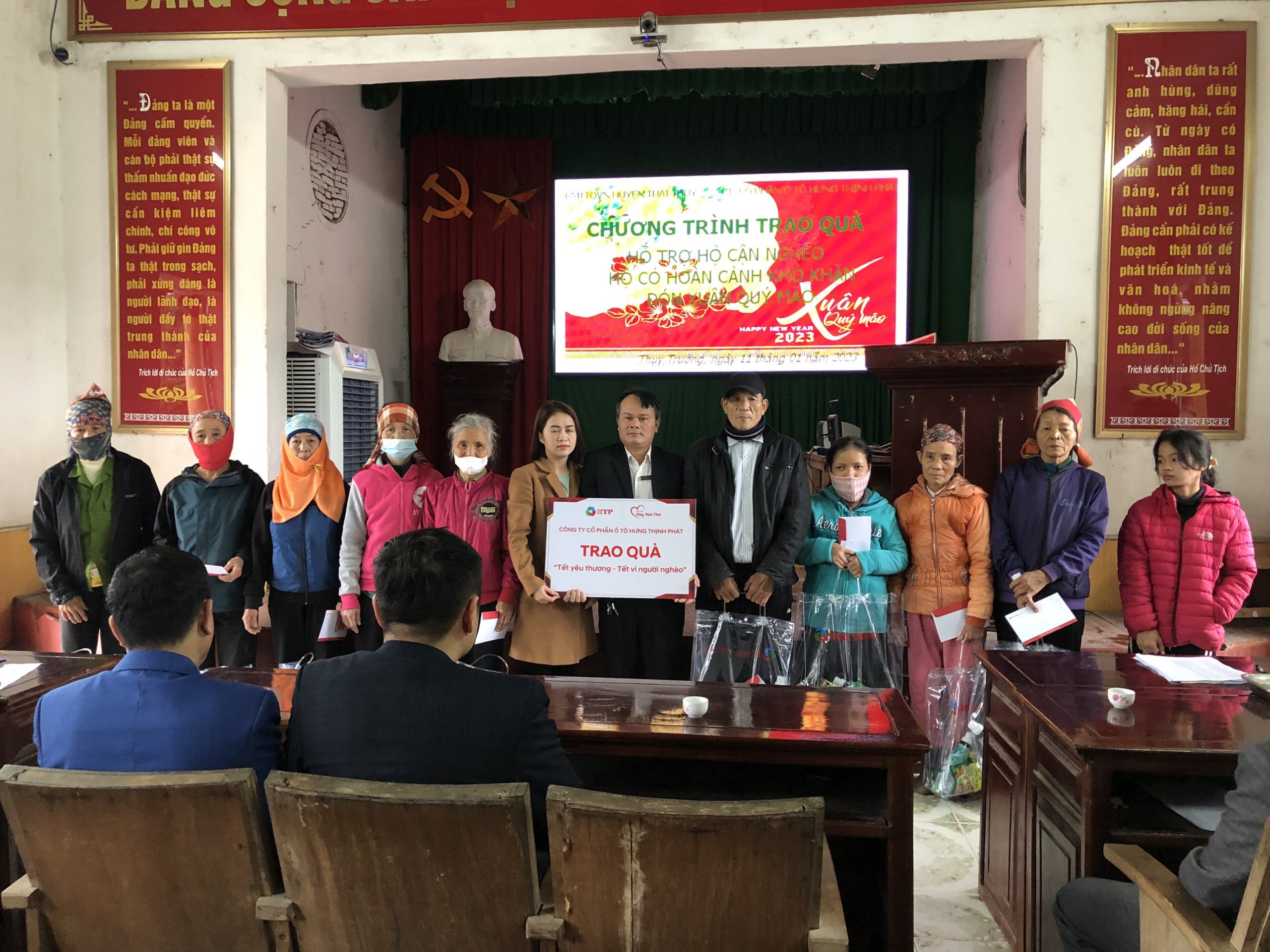 Tập đoàn Hưng Thịnh trao quà “Tết yêu thương – Tết vì người nghèo” xuân Quý Mão 2023