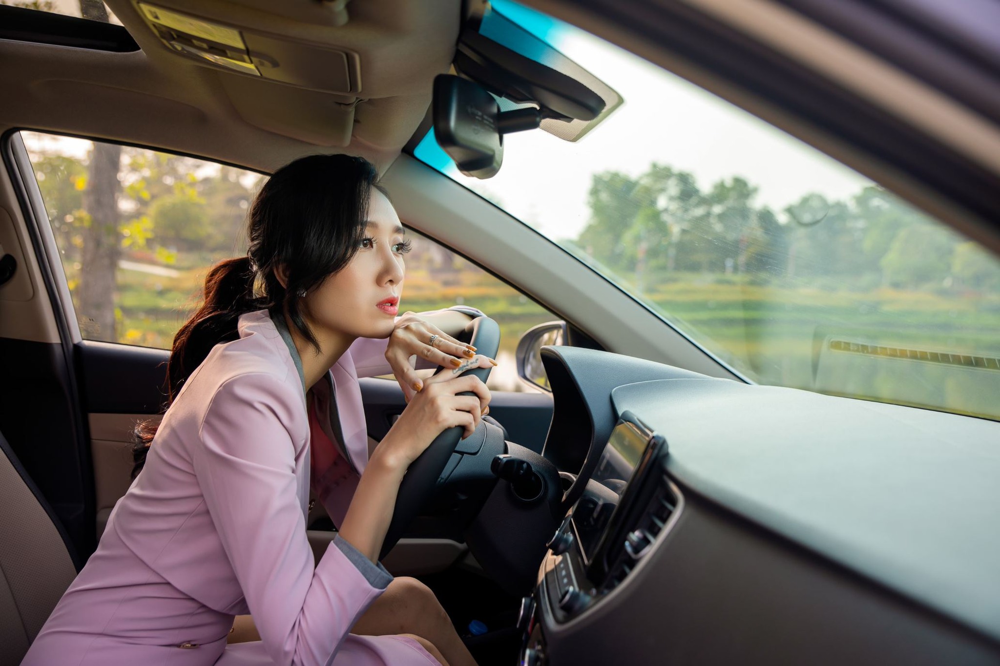 Top 06 kinh nghiệm giúp phụ nữ lái xe ô tô an toàn hơn